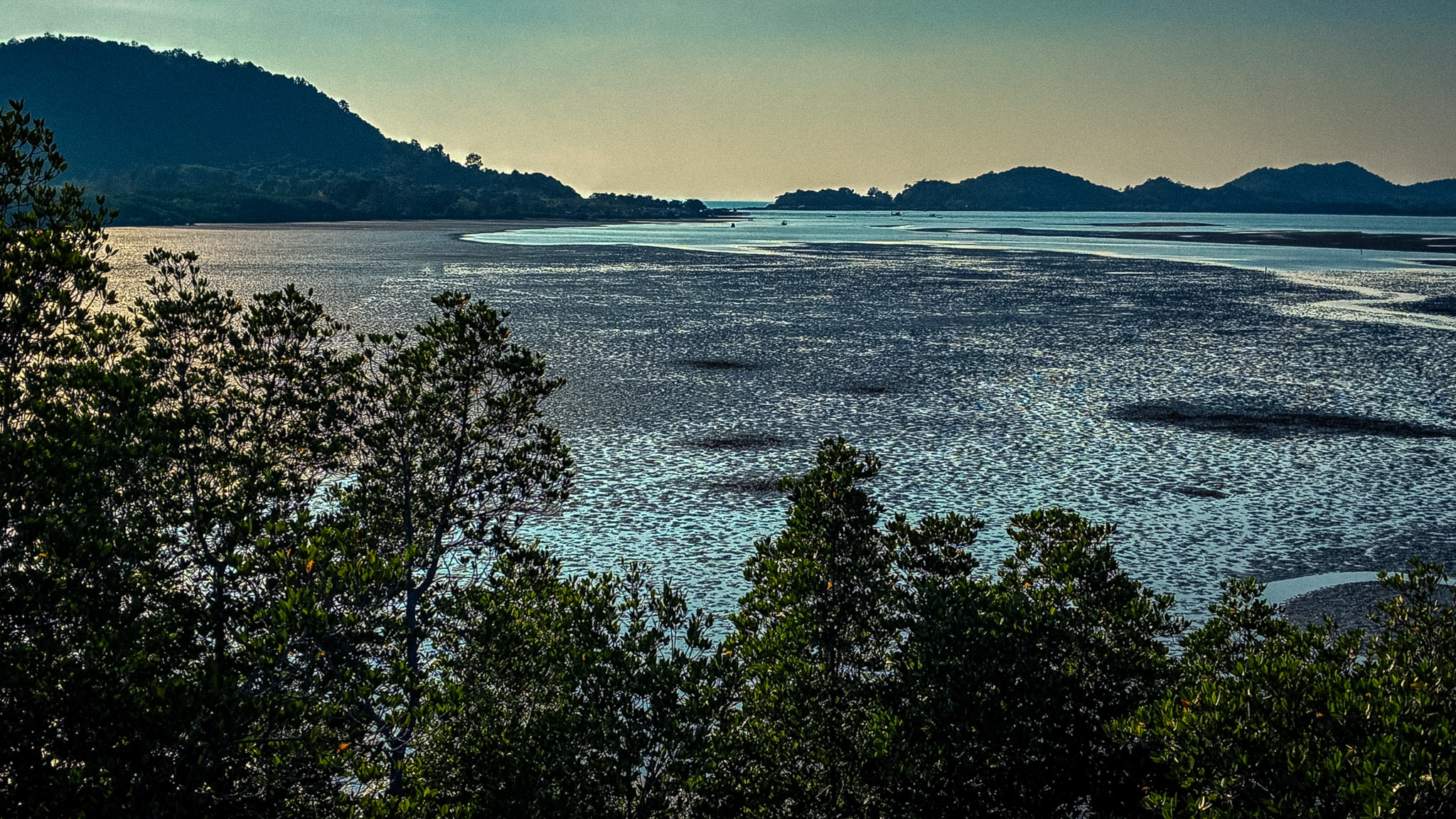 Uthai Thani –> Chao Lao Beach